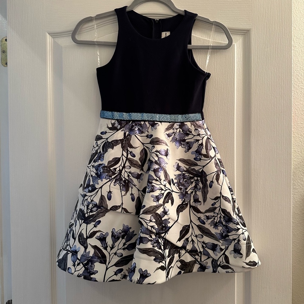 Rare Editions size 8 Navy blue and White dress